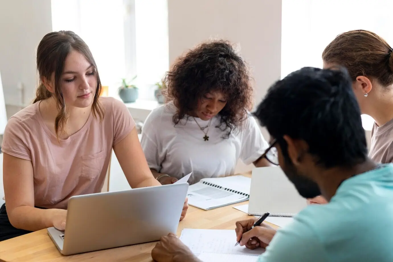 Studiegenoten die samen studeren